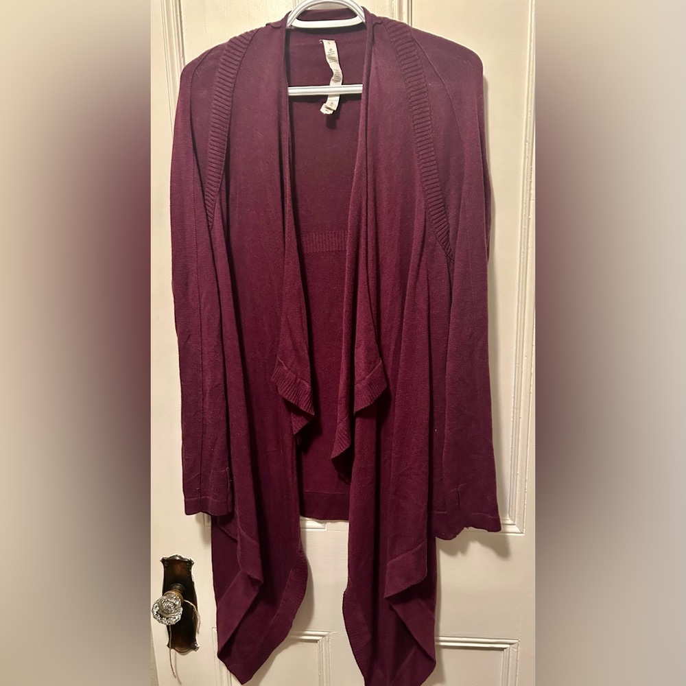 Lululemon cardigan size 8. Color purple!